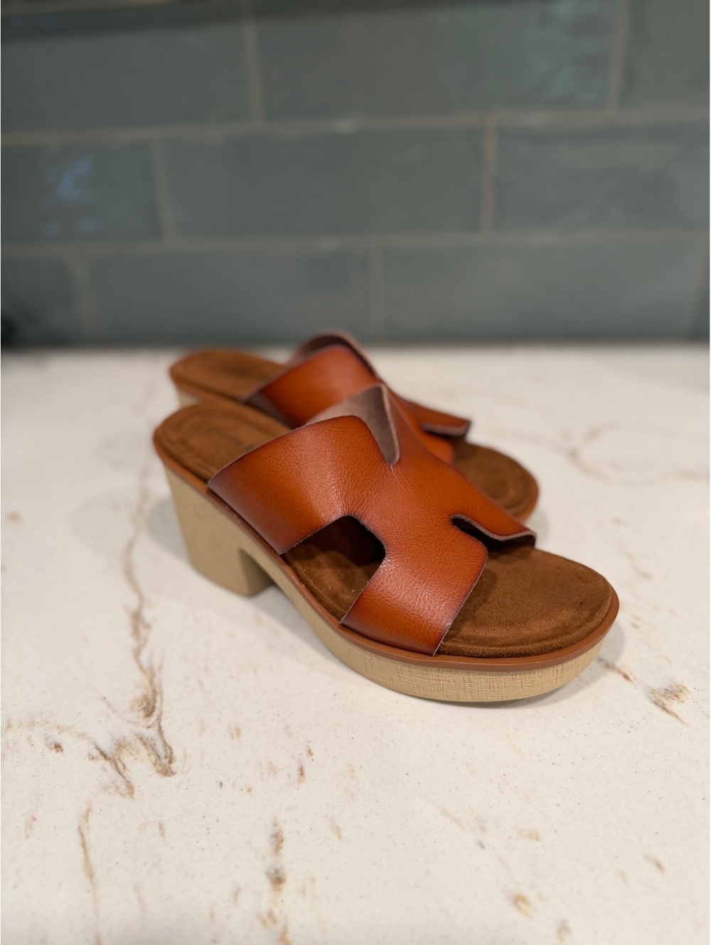 Pierre Dumas "Clue 16" Block Heel Tan "H" Sandals Size 7.5